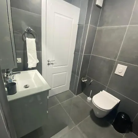 Franci's No2 Apartment